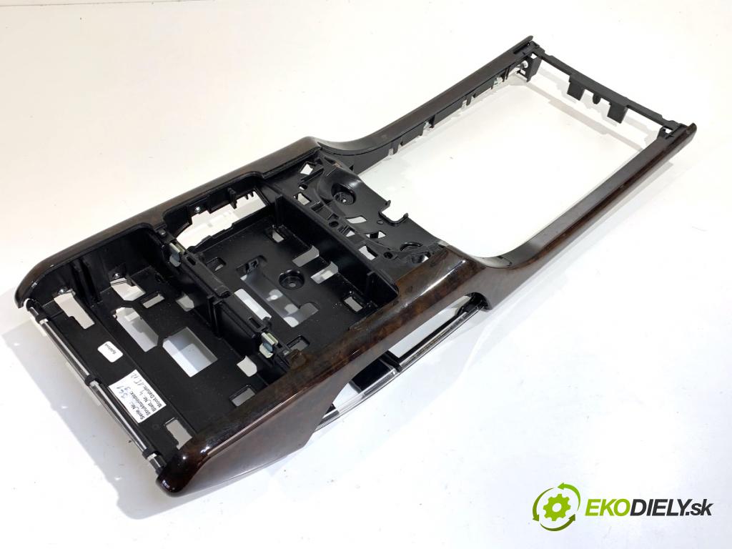 AUDI A8 D4 sedan 2015 368 kW 6.3 W12 quattro 6299 kryt TUNEL: stredového