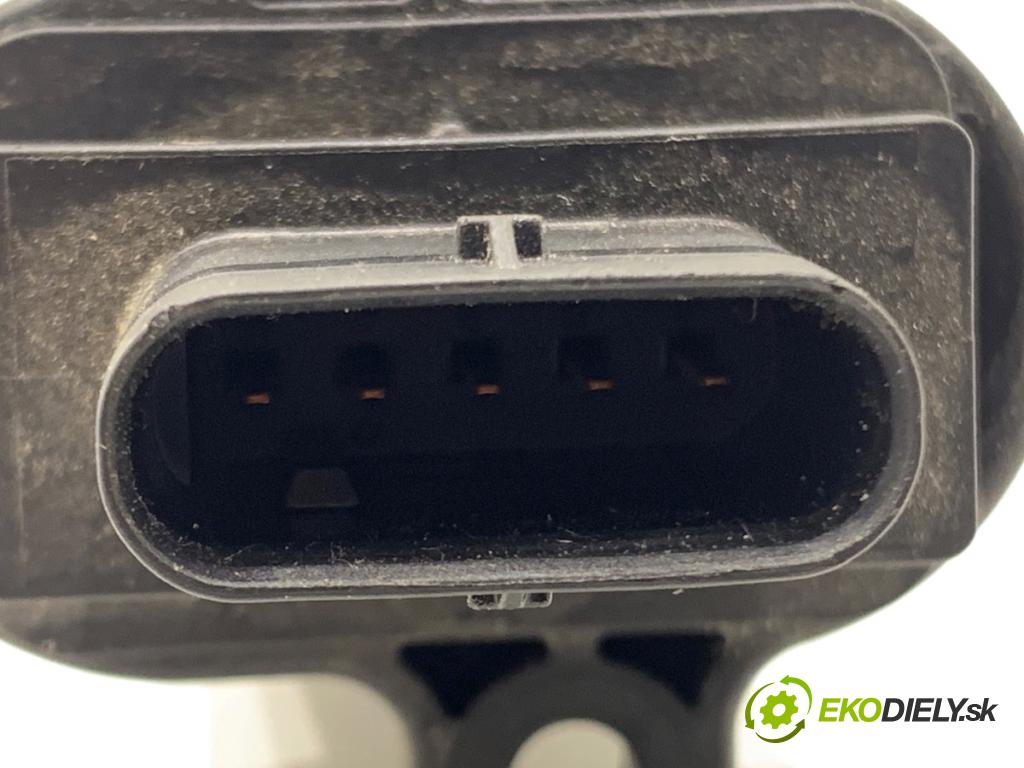 AUDI A8 D4 sedan 2015 368 kW 6.3 W12 quattro 6299 váha vzduchu 0280218256 (Snímač hmotnosti vzduchu)