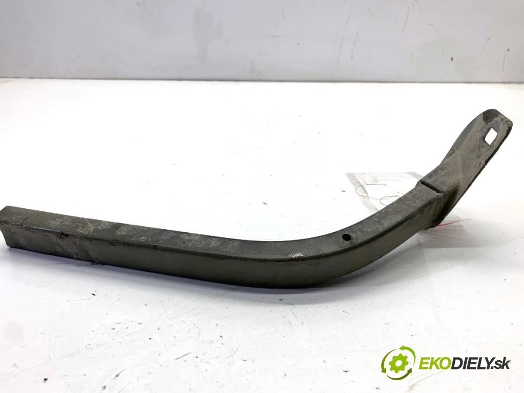 AUDI A8 D4 sedan 2015 368 kW 6.3 W12 quattro 6299 držák blatníka pravý 4H0821396