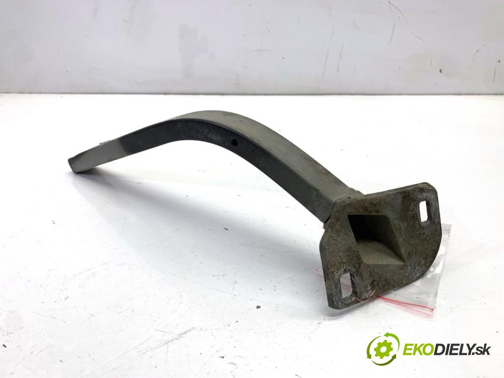 AUDI A8 D4 sedan 2015 368 kW 6.3 W12 quattro 6299 držák blatníka pravý 4H0821396