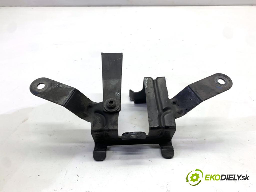 AUDI A8 D4 sedan 2015 368 kW 6.3 W12 quattro 6299 uchycení 4H0951229B