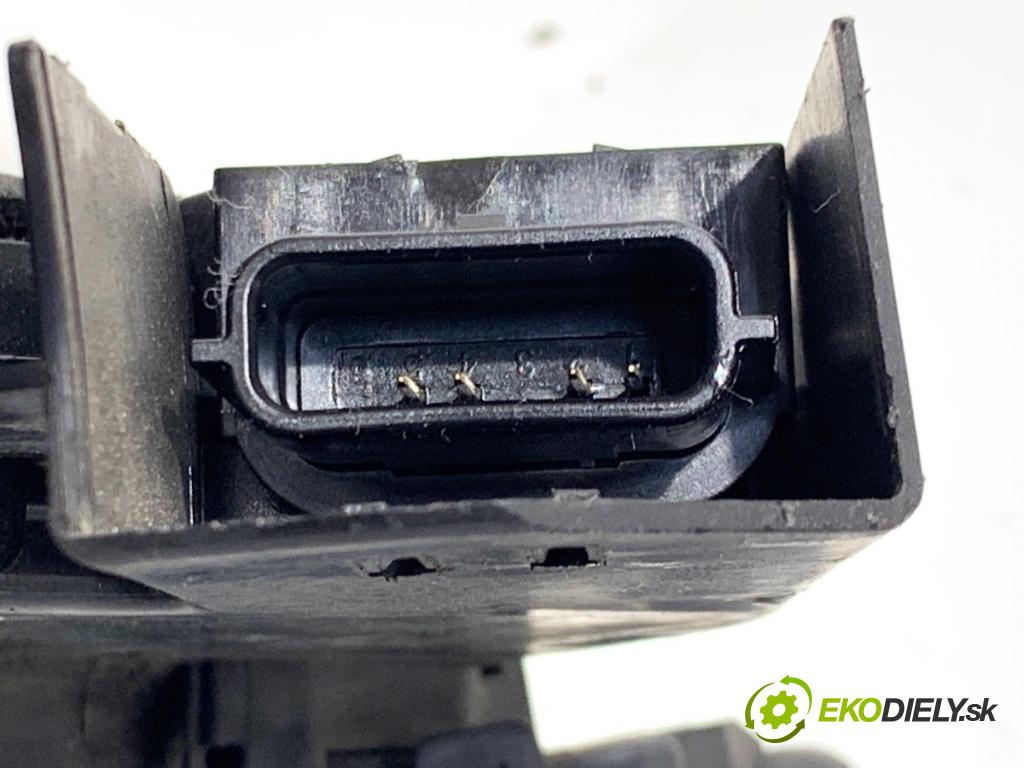 RENAULT TALISMAN sedan 2017 110 kW 1.6 TCe 150 1618 zámok Dvere ľavy predný 16943026