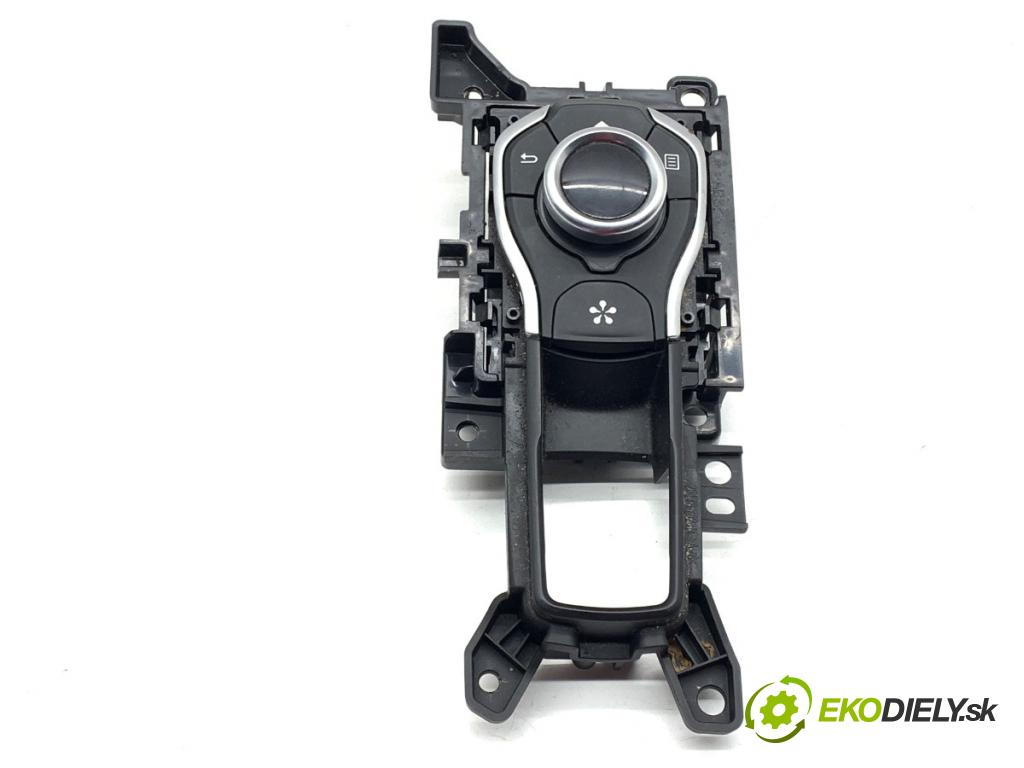 RENAULT TALISMAN sedan 2017 110 kW 1.6 TCe 150 1618 Panel ovládania radia 253B05762R (Prepínacie páčky pod volantom)