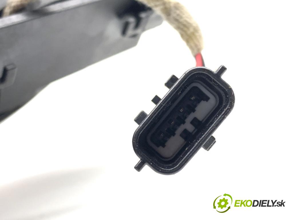 RENAULT TALISMAN sedan 2017 110 kW 1.6 TCe 150 1618 Kľučka vonkajšia ľavy predný