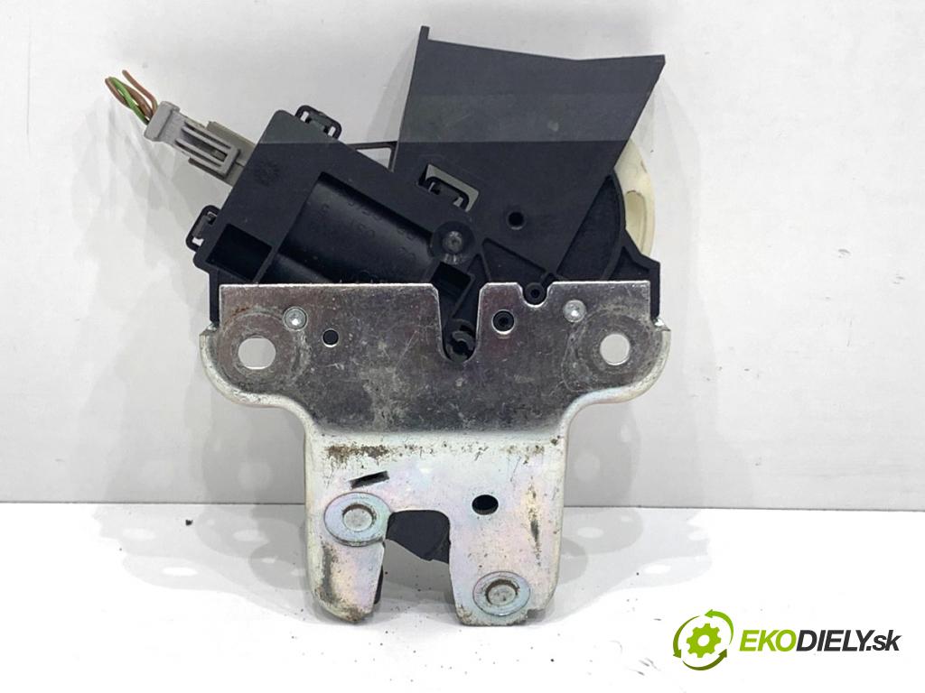 AUDI A5 8T coupe 2007 140 kW 2.7 TDI 2698 zámok dverí zad 4F5827505D