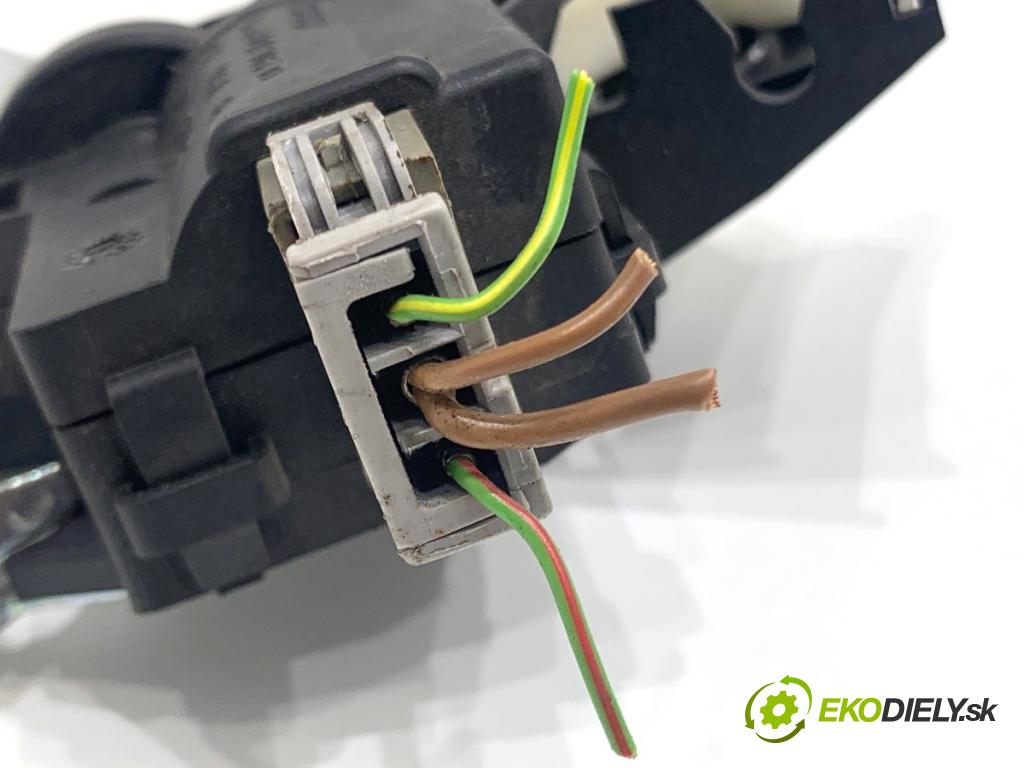 AUDI A5 8T coupe 2007 140 kW 2.7 TDI 2698 zámok dverí zad 4F5827505D