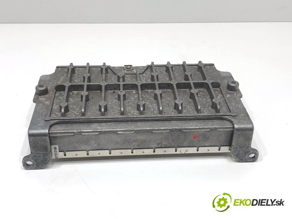 AUDI A5 8T coupe 2007 140 kW 2.7 TDI 2698 zesilovač 8T0035462 (Zesilovač)