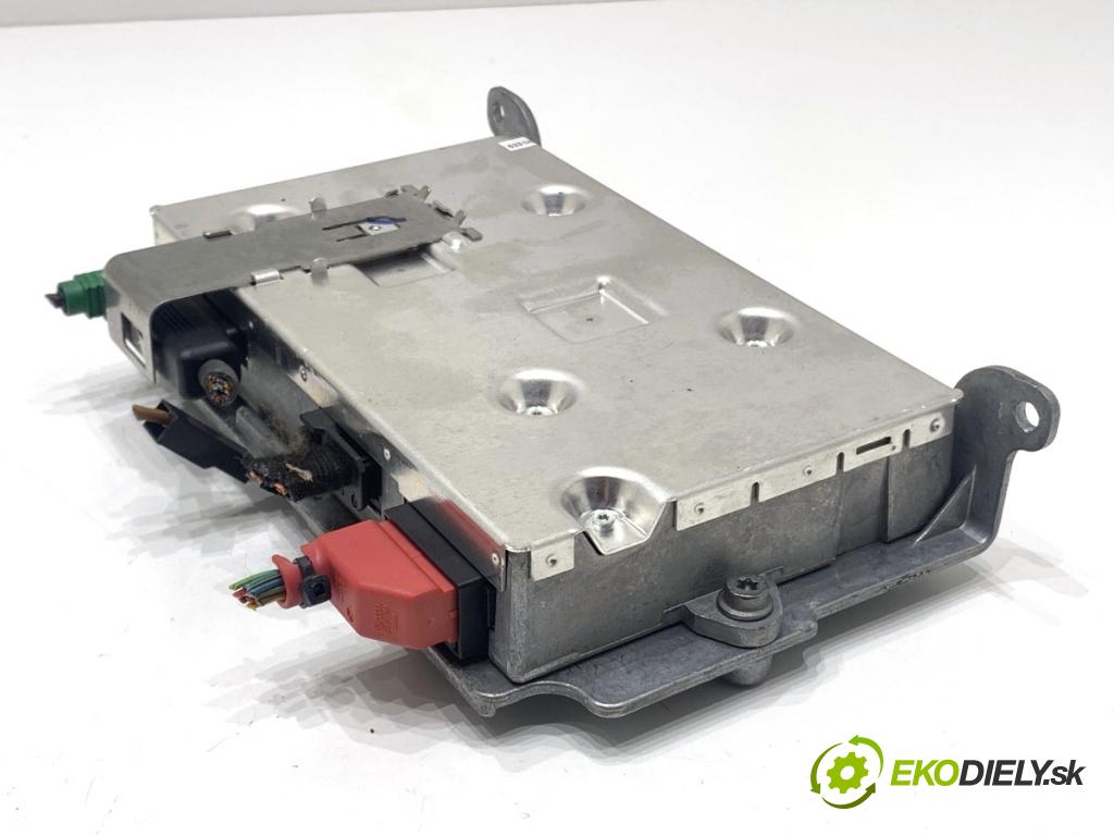 AUDI A5 8T coupe 2007 140 kW 2.7 TDI 2698 zesilovač 8T0035462 (Zesilovač)