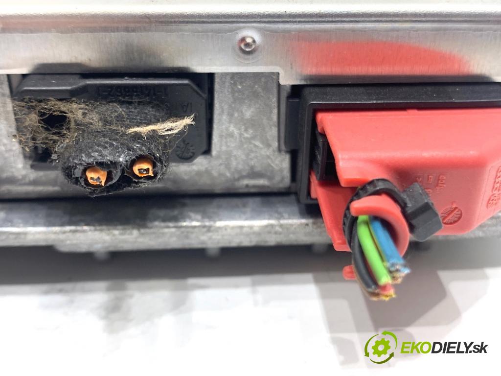 AUDI A5 8T coupe 2007 140 kW 2.7 TDI 2698 zesilovač 8T0035462 (Zesilovač)