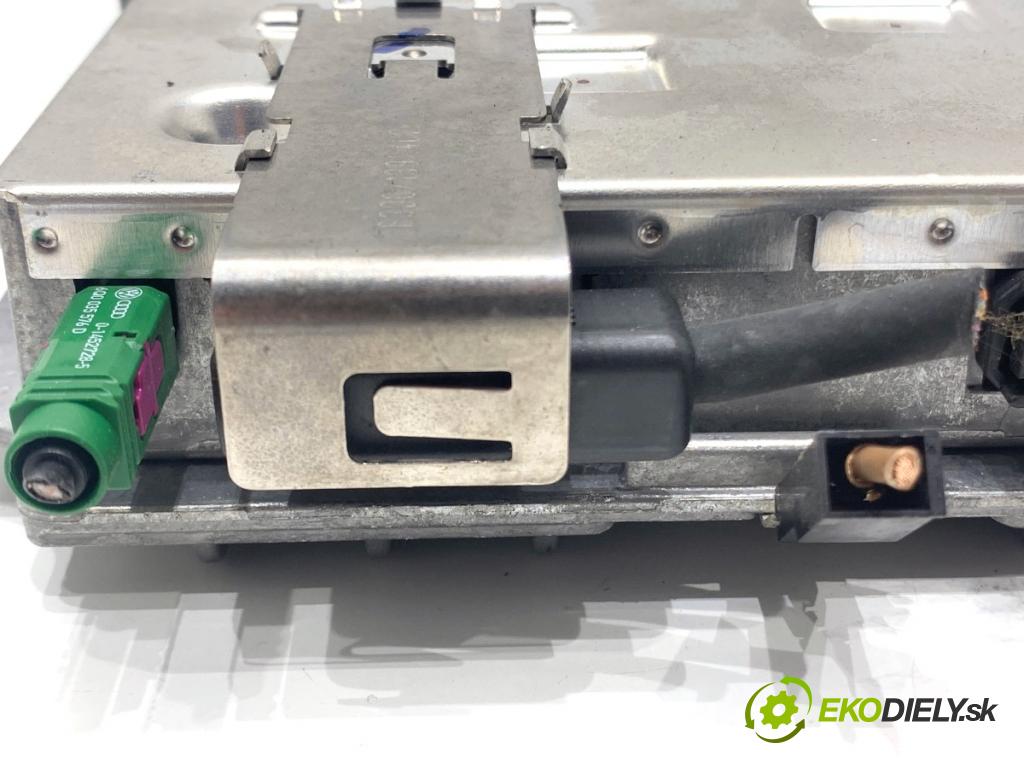 AUDI A5 8T coupe 2007 140 kW 2.7 TDI 2698 zesilovač 8T0035462 (Zesilovač)