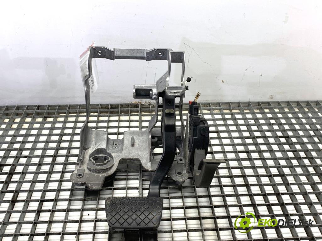 AUDI A5 8T coupe 2007 140 kW 2.7 TDI 2698 PEDÁL: 8K1721117 (Potenciometr plynového pedálu)