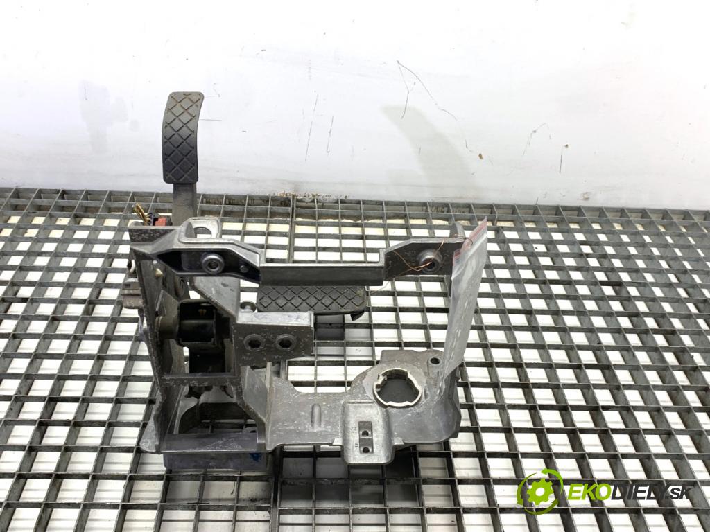 AUDI A5 8T coupe 2007 140 kW 2.7 TDI 2698 PEDÁL: 8K1721117 (Potenciometer plynového pedálu)