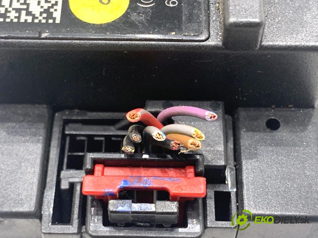 AUDI A5 8T coupe 2007 140 kW 2.7 TDI 2698 spinačka 8K0909131B (Spínacia skrinka)