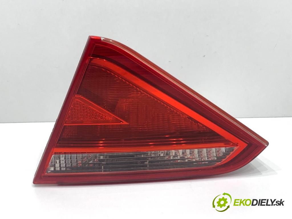 AUDI A5 8T coupe 2007 140 kW 2.7 TDI 2698 Svetlo zad pravá vnútorná 8T0945094 (Kľučka dverí ostatné)