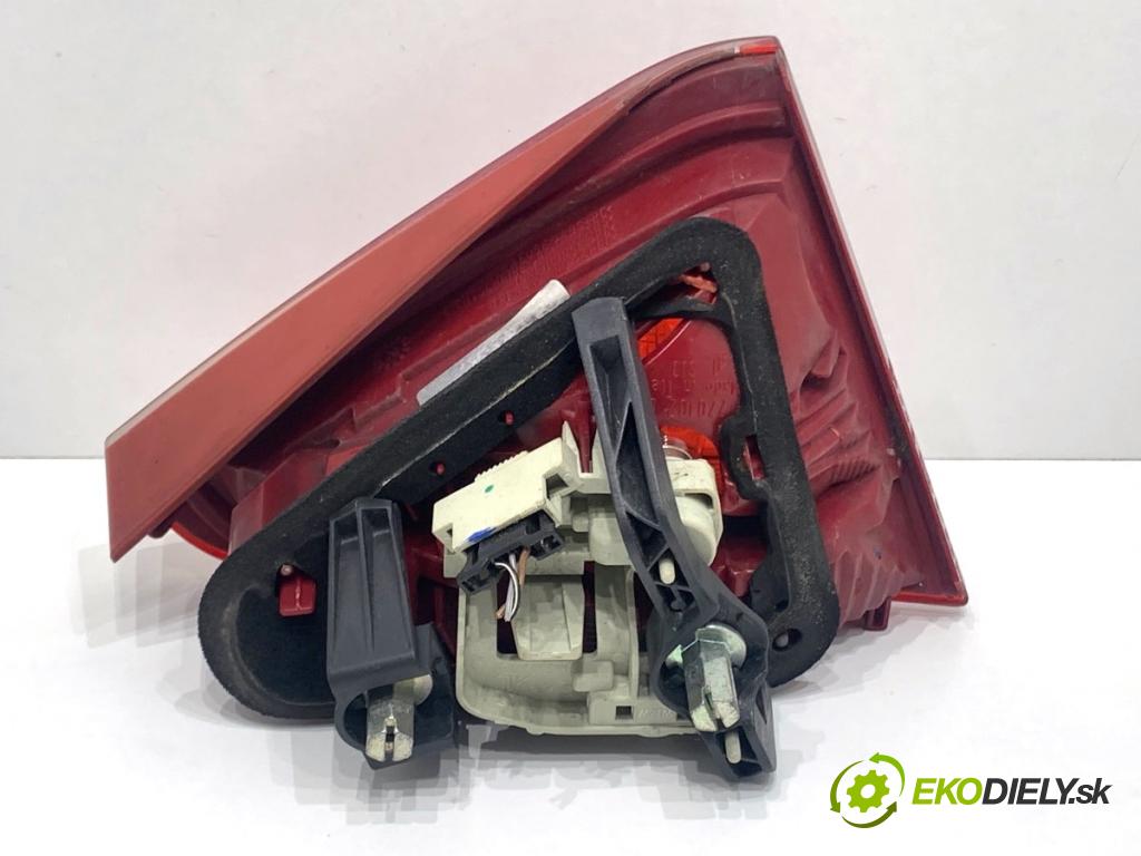 AUDI A5 8T coupe 2007 140 kW 2.7 TDI 2698 Svetlo zad pravá vnútorná 8T0945094 (Kľučka dverí ostatné)