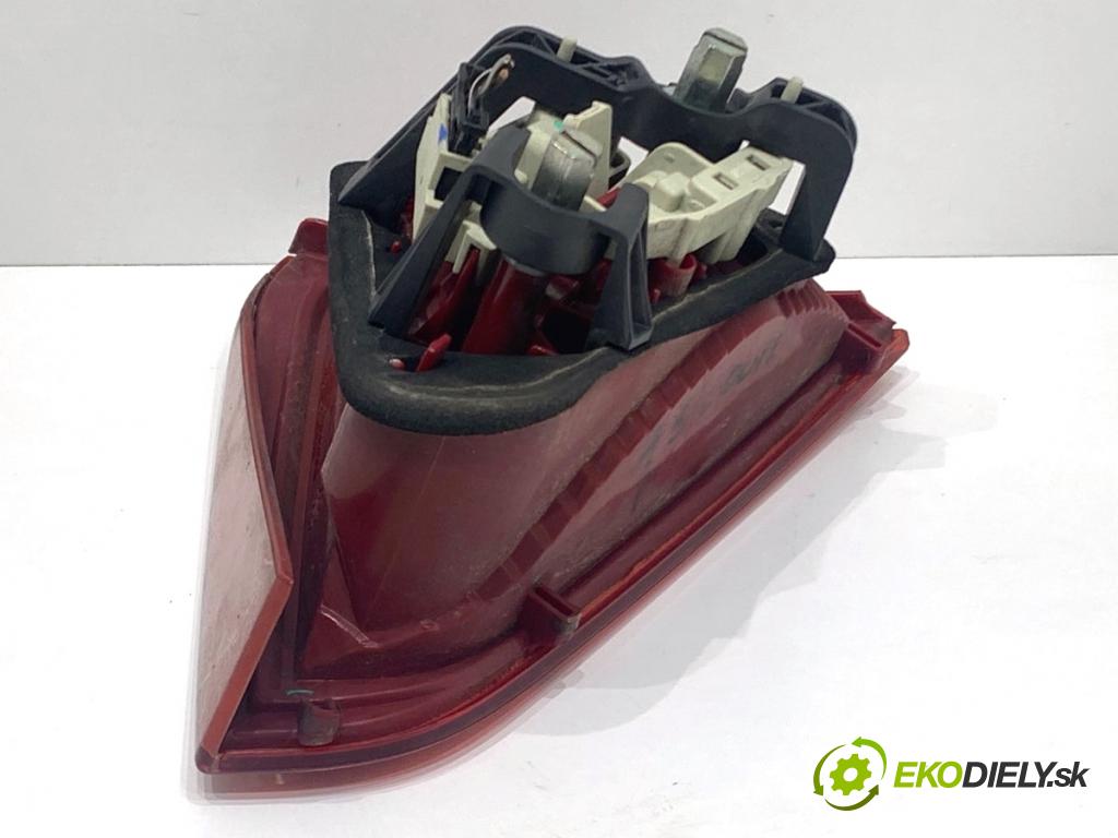 AUDI A5 8T coupe 2007 140 kW 2.7 TDI 2698 Svetlo zad pravá vnútorná 8T0945094 (Kľučka dverí ostatné)