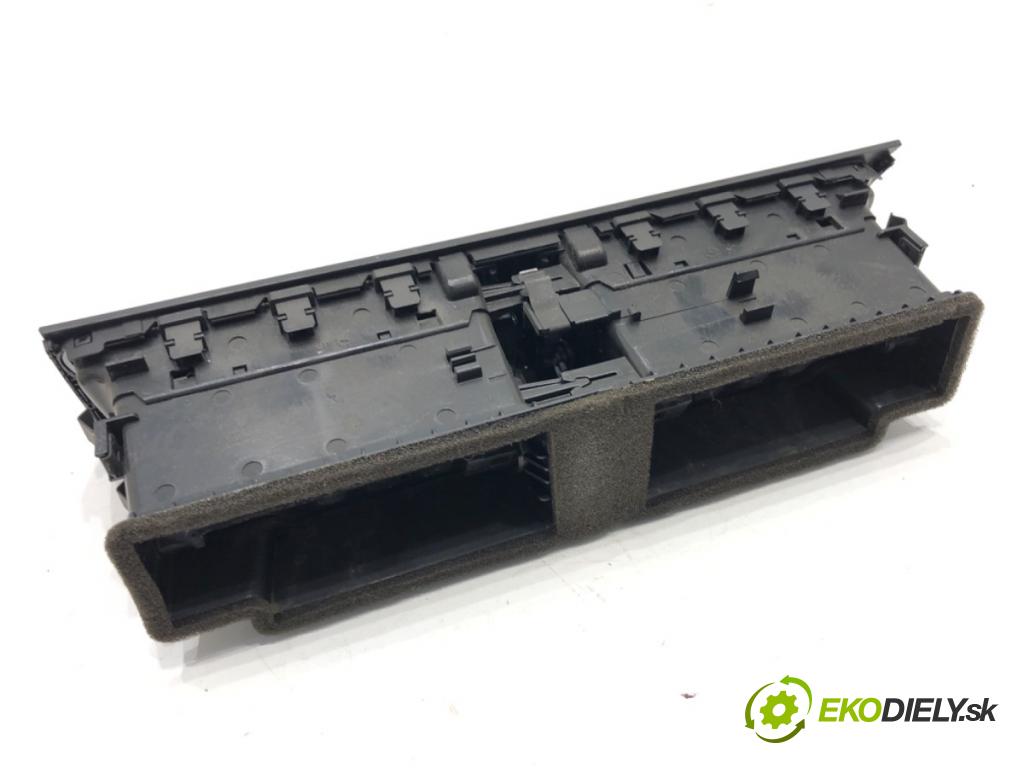 AUDI A5 8T coupe 2007 140 kW 2.7 TDI 2698 Mriežky kúrenia predný 8T1820951