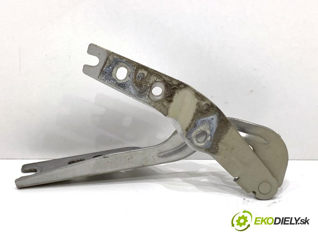 VW GOLF VII Kombi 2015 110 kW 2.0 TDI 1968 Záves kapoty pravy predný 5G0823302B