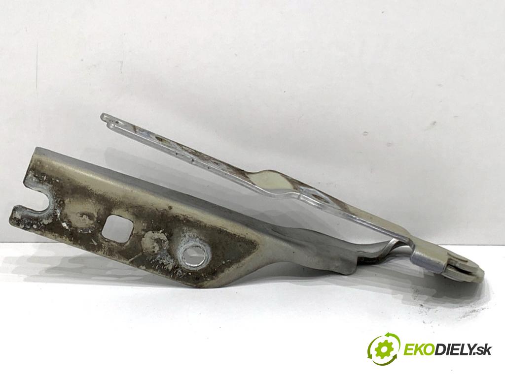 VW GOLF VII Kombi 2015 110 kW 2.0 TDI 1968 Záves kapoty pravy predný 5G0823302B