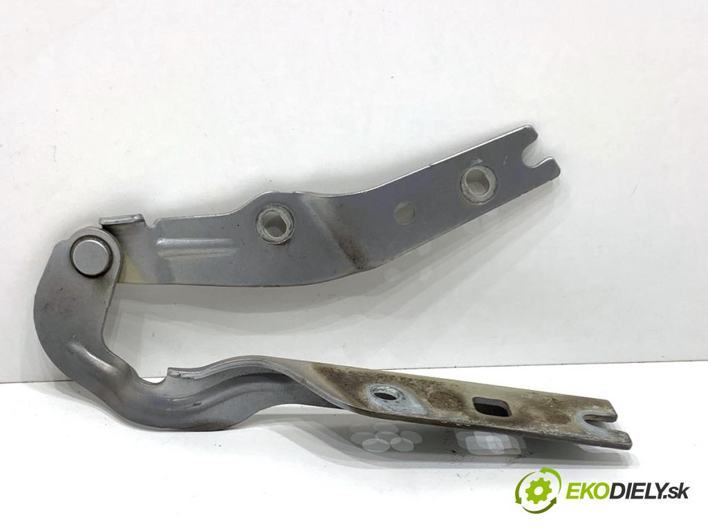 VW GOLF VII Kombi 2015 110 kW 2.0 TDI 1968 Záves kapoty ľavy predný 5G0823301B