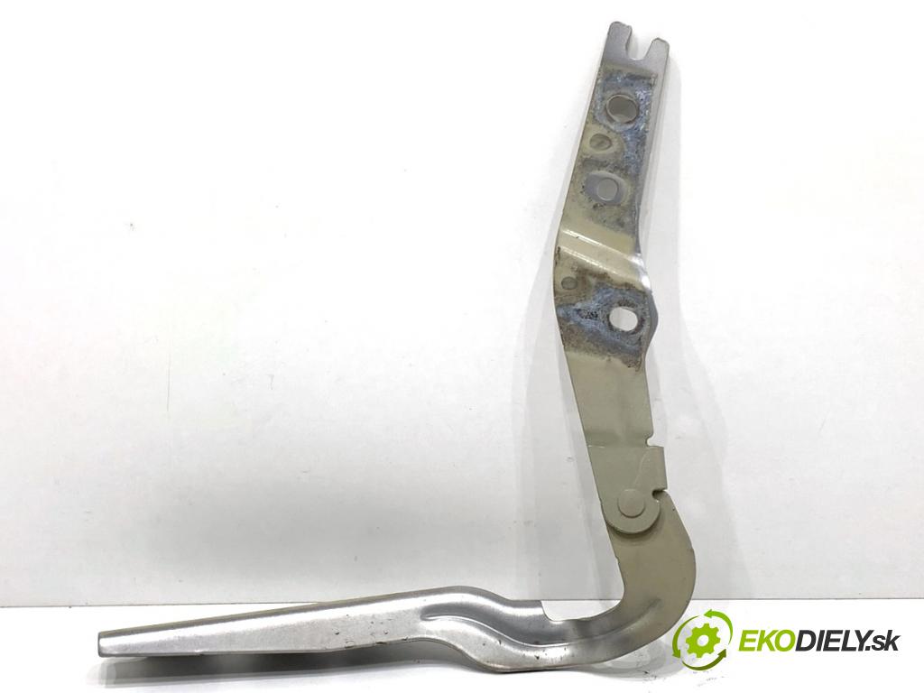 VW GOLF VII Kombi 2015 110 kW 2.0 TDI 1968 Záves kapoty ľavy predný 5G0823301B