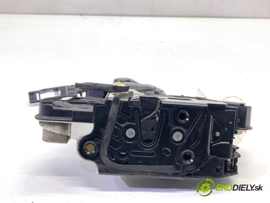 VW GOLF VII Kombi 2015 110 kW 2.0 TDI 1968 zámok Dvere ľavy predný 5K1837015E