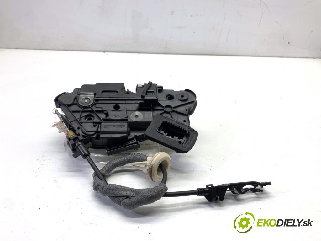 VW GOLF VII Kombi 2015 110 kW 2.0 TDI 1968 zámok Dvere ľavy predný 5K1837015E