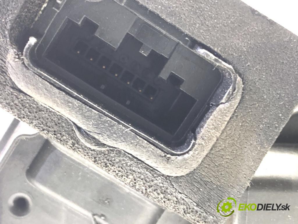 VW GOLF VII Kombi 2015 110 kW 2.0 TDI 1968 zámok Dvere ľavy predný 5K1837015E