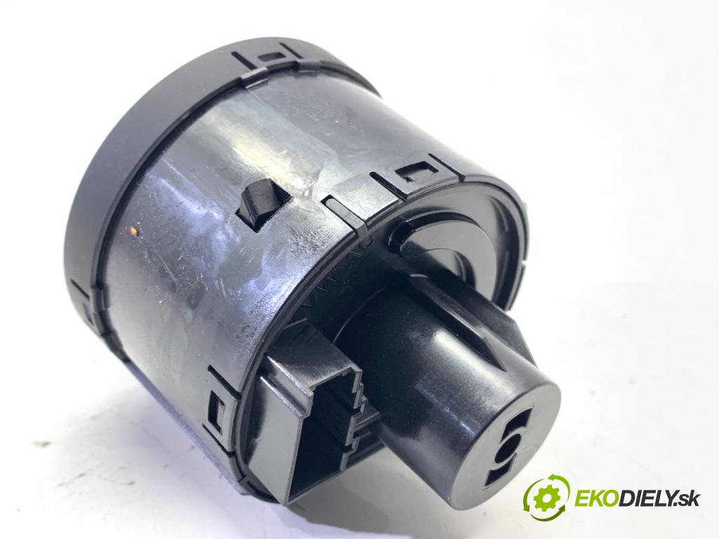 VW GOLF VII Kombi 2015 110 kW 2.0 TDI 1968 Spínač svetiel 5G0941431BD