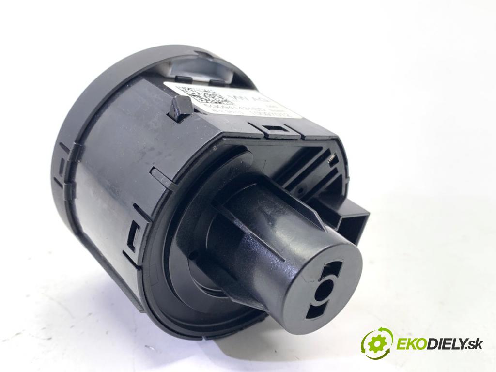 VW GOLF VII Kombi 2015 110 kW 2.0 TDI 1968 Spínač svetiel 5G0941431BD