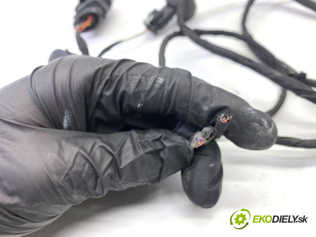 VW GOLF VII Kombi 2015 110 kW 2.0 TDI 1968 Káblovačka PDC predný 5G0971095J