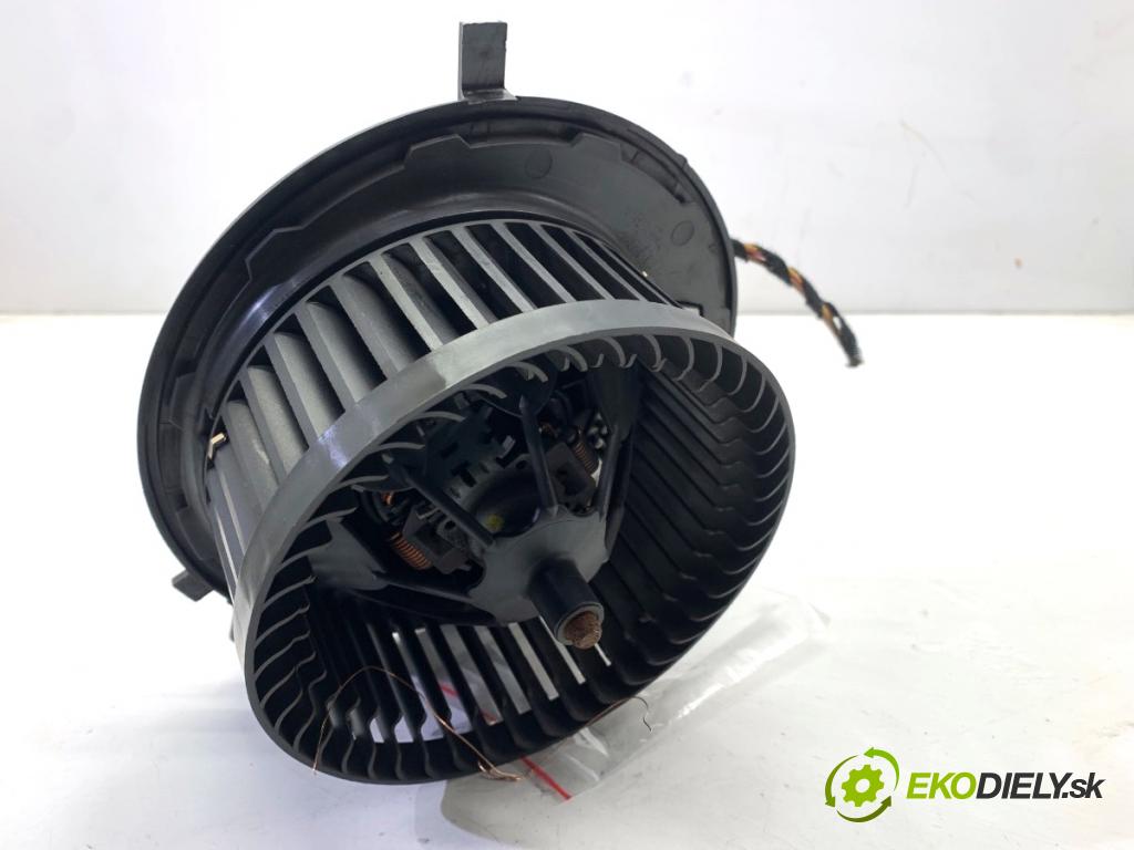VW GOLF VII Kombi 2015 110 kW 2.0 TDI 1968 ventilátor kúrenia 5Q1819021B