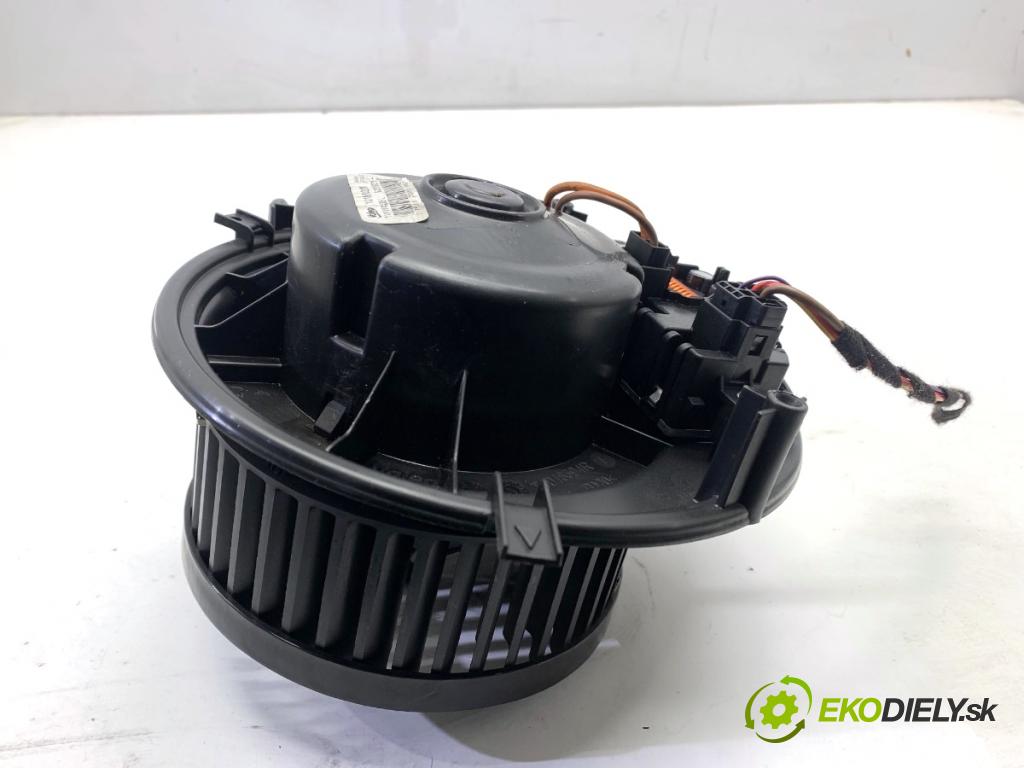 VW GOLF VII Kombi 2015 110 kW 2.0 TDI 1968 ventilátor kúrenia 5Q1819021B