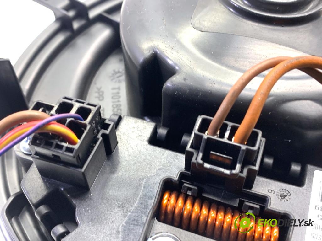 VW GOLF VII Kombi 2015 110 kW 2.0 TDI 1968 ventilátor kúrenia 5Q1819021B