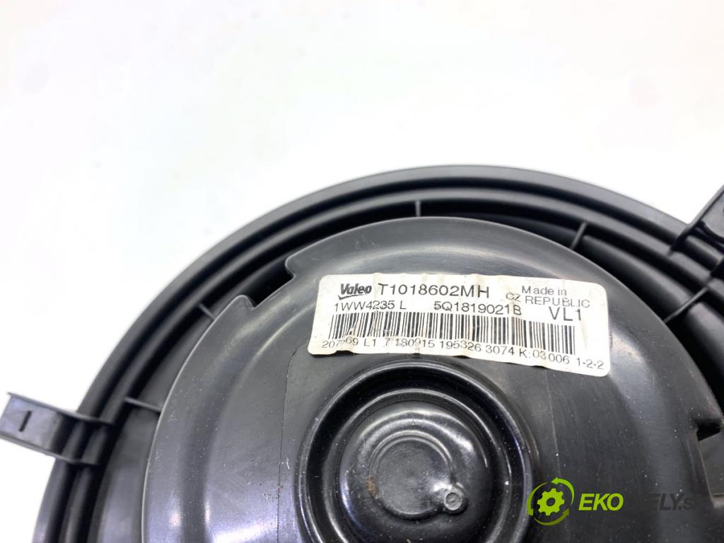 VW GOLF VII Kombi 2015 110 kW 2.0 TDI 1968 ventilátor kúrenia 5Q1819021B
