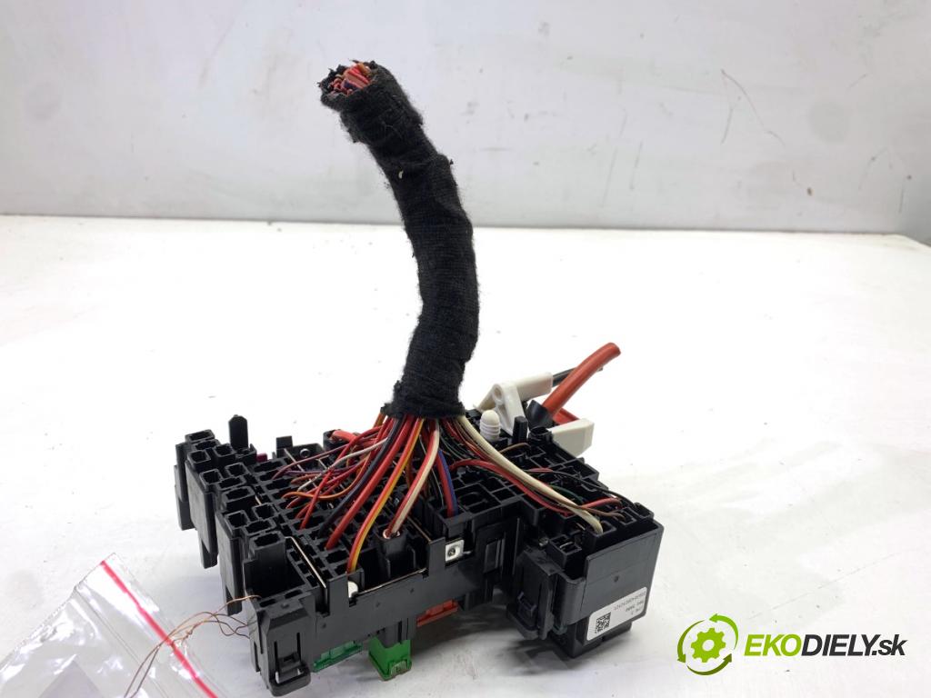 VW GOLF VII Kombi 2015 110 kW 2.0 TDI 1968 Skrinka poistková  (Poistková skrinka)