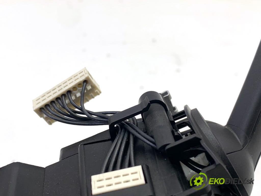 VW GOLF VII Kombi 2015 110 kW 2.0 TDI 1968 Prepínač kombinovaný 5Q0953521R 5Q0953502AJ (Prepínacie páčky pod volantom)