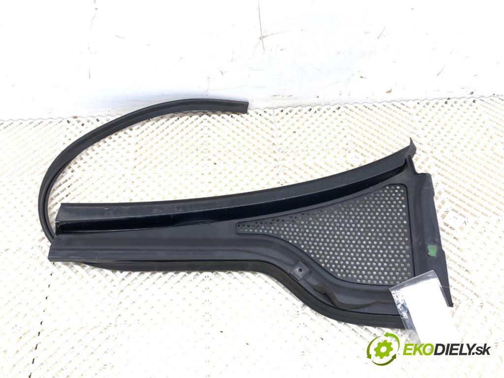 VW GOLF VII Kombi 2015 110 kW 2.0 TDI 1968 Torpédo, plast pod čelné okno pravé 5G1819404A