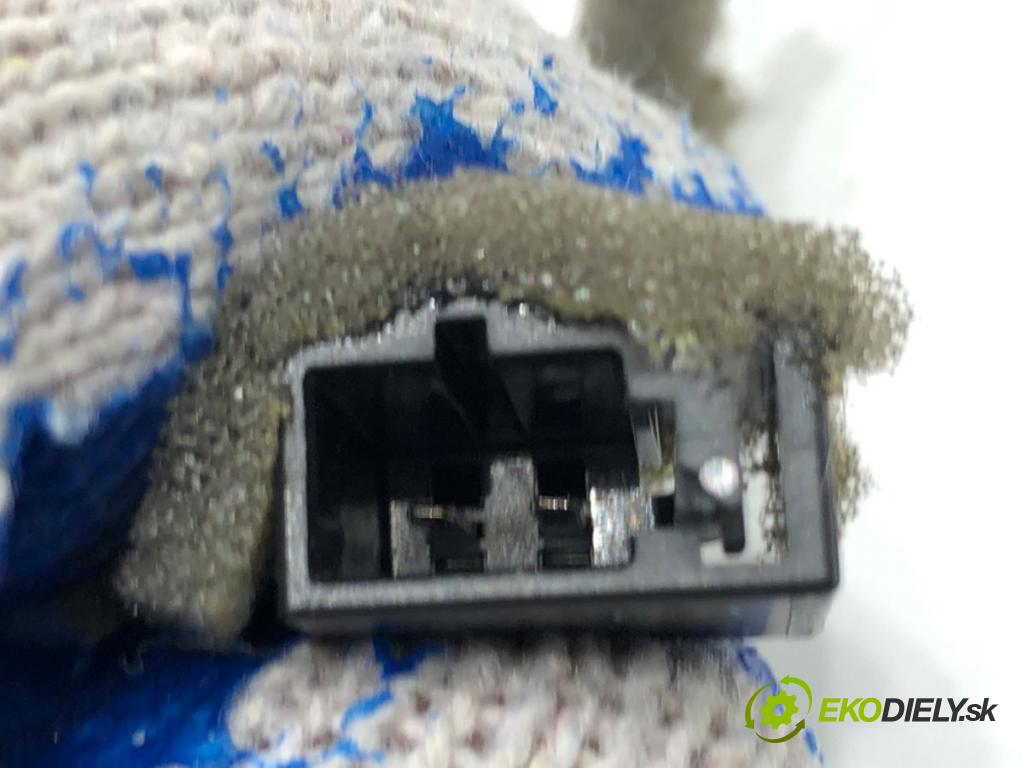 VW GOLF VII Kombi 2015 110 kW 2.0 TDI 1968 Clona slnečná pravy