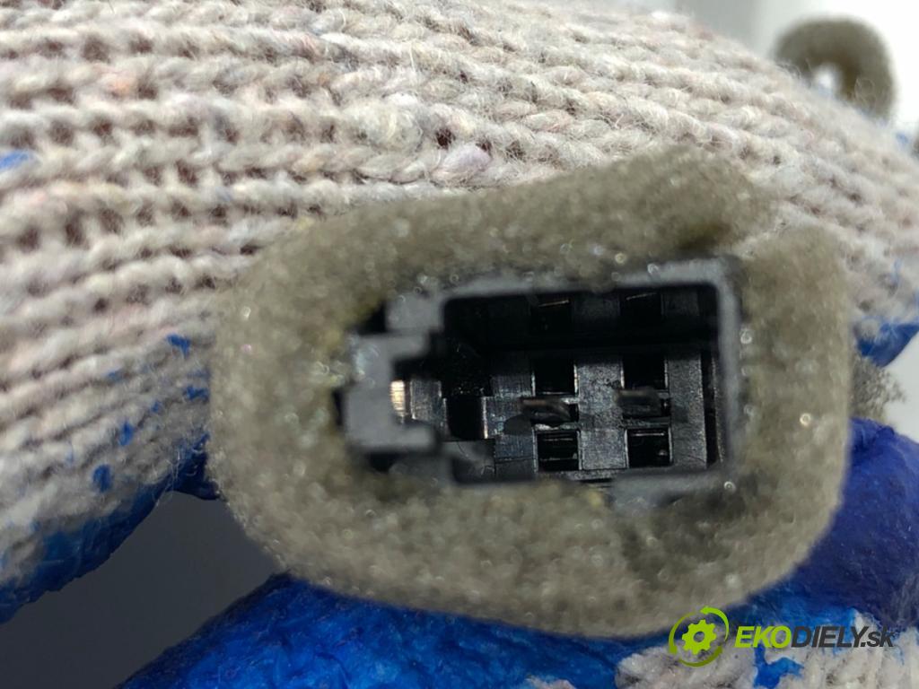 VW GOLF VII Kombi 2015 110 kW 2.0 TDI 1968 Clona slnečná ľavy