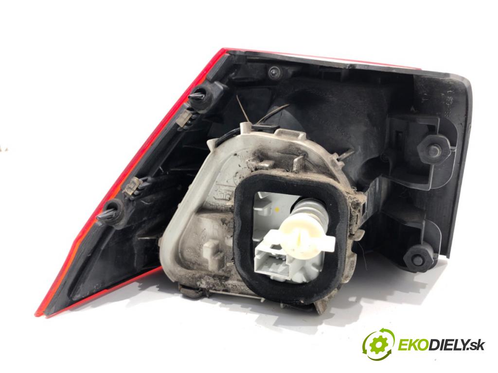 VW GOLF VII Kombi 2015 110 kW 2.0 TDI 1968 Svetlo pravy zad 5G9945096C