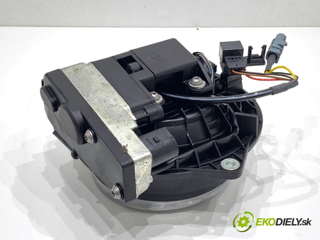 VW GOLF VII Kombi 2015 110 kW 2.0 TDI 1968 KAMERA Kľučka dverí zad 5G9827469F