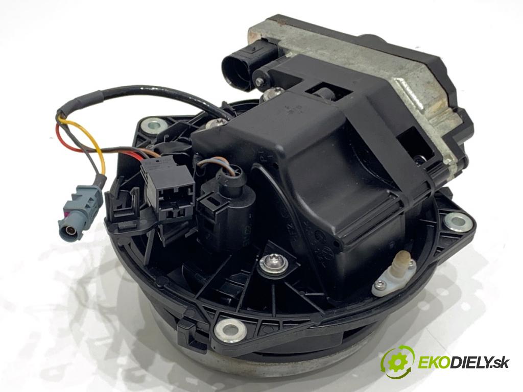 VW GOLF VII Kombi 2015 110 kW 2.0 TDI 1968 KAMERA Kľučka dverí zad 5G9827469F