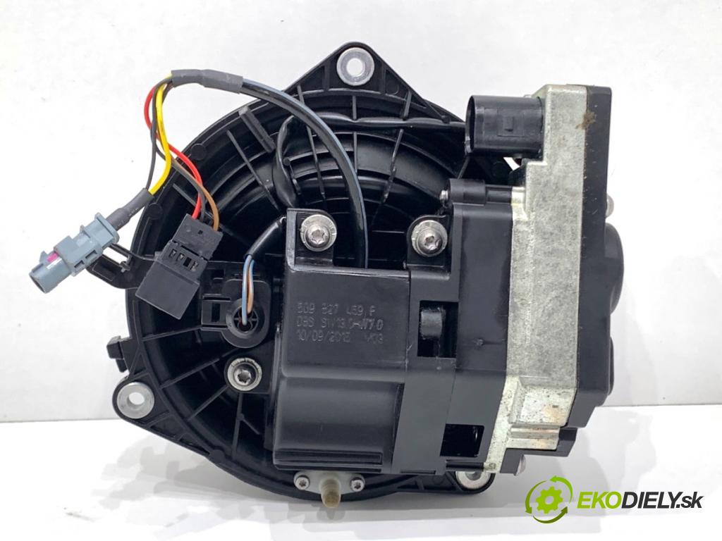 VW GOLF VII Kombi 2015 110 kW 2.0 TDI 1968 KAMERA Kľučka dverí zad 5G9827469F