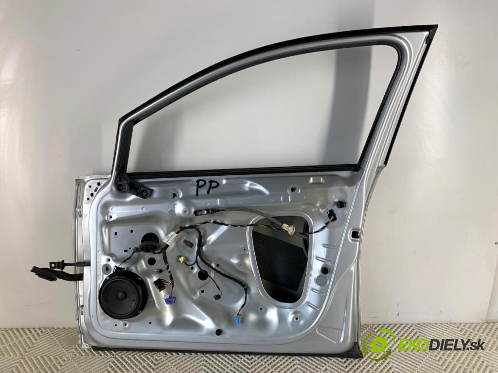 VW GOLF VII Kombi 2015 110 kW 2.0 TDI 1968 dveře pravý přední část LA7W