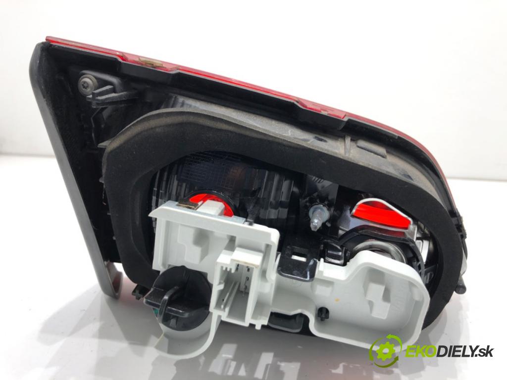 VW GOLF VII Kombi 2015 110 kW 2.0 TDI 1968 světlo zadní část pravá vnitřní 5G9945094D (Klika dveří ostatní)