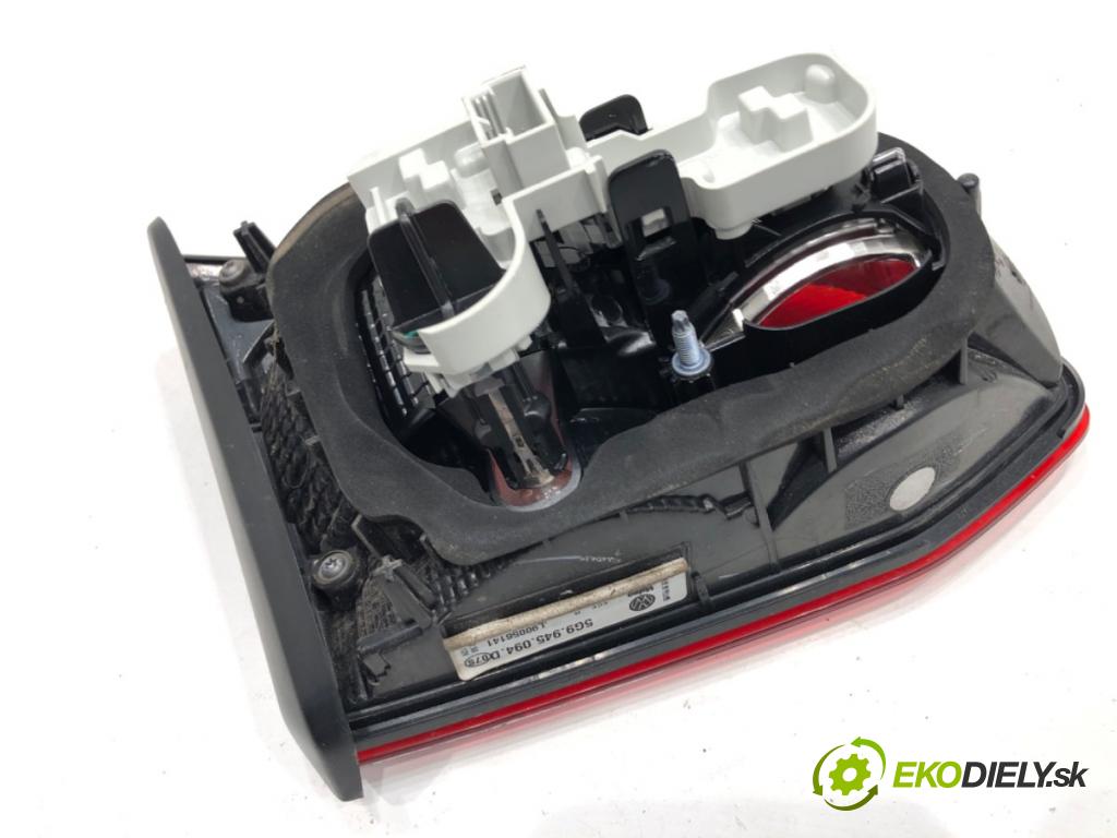 VW GOLF VII Kombi 2015 110 kW 2.0 TDI 1968 světlo zadní část pravá vnitřní 5G9945094D (Klika dveří ostatní)