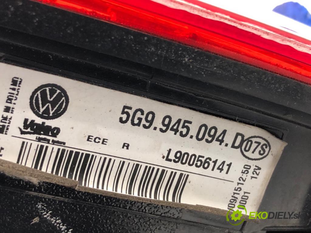 VW GOLF VII Kombi 2015 110 kW 2.0 TDI 1968 Svetlo zad pravá vnútorná 5G9945094D (Kľučka dverí ostatné)