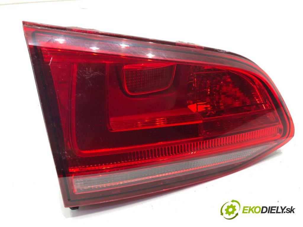 VW GOLF VII Kombi 2015 110 kW 2.0 TDI 1968 Svetlo zad ľavá strana vnútorná  (Kľučka dverí ostatné)