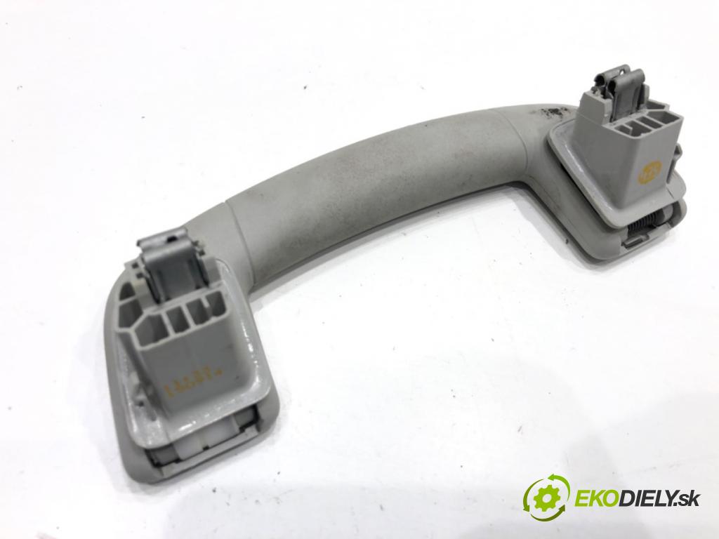 VW GOLF VII Kombi 2015 110 kW 2.0 TDI 1968 Rúčka čalunenie predný pravá 5G9857607A